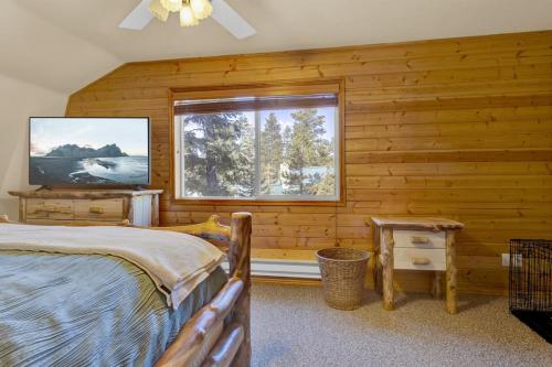Ένα ή περισσότερα κρεβάτια σε δωμάτιο στο Bonanza Forest Retreat