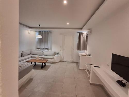 Μια τηλεόραση ή/και κέντρο ψυχαγωγίας στο Ambience Suites