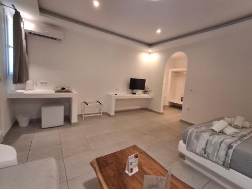 Μια τηλεόραση ή/και κέντρο ψυχαγωγίας στο Ambience Suites