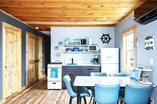 Køkken eller tekøkken på Sea & Sun Cottage # 2