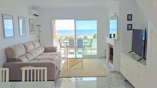 Duplex Penthouse 2 Living Rooms 3 Double Bedroom 4 Beds 4 Terraces Outstanding Sea & Mountain views