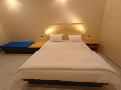 Aavaas Farm Hostelにあるベッド