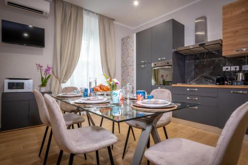 THE SUITEST MAISON Boutique Holiday Apartment Zona Colosseo