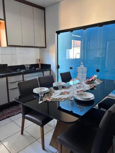 Η κουζίνα ή μικρή κουζίνα στο Casa aconchegante em Navirai