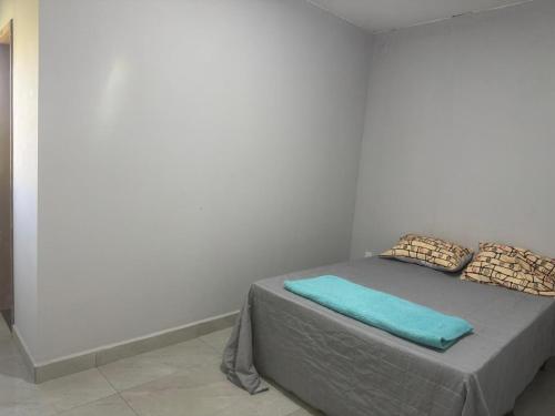 a bed with two pillows on it in a room at Casa 4 quartos, piscina privativa, 3 suíte geradeila smart tv ar-condicionado in Campina Grande