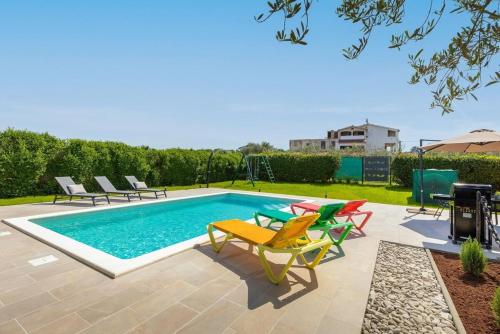 Holiday Home Dory with Private Pool and Garden
