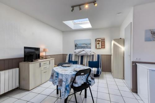 Kuchyň nebo kuchyňský kout v ubytování Studio au pied de l'île d'Oléron