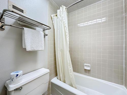 Bilik mandi di Stayable Jax West