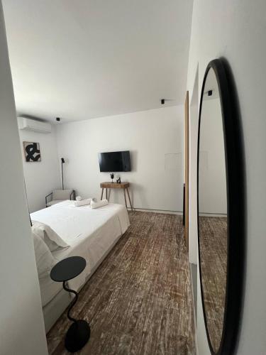Oro suites budget
