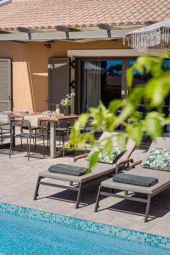 Бассейн в Oleanna Villas - Villa Olea или поблизости