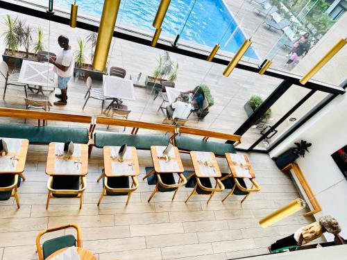 Piscina en o cerca de Elite Luxury Suites at Embassy Gardens