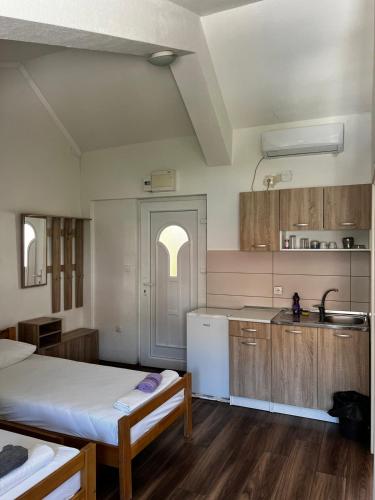 Kuchyň nebo kuchyňský kout v ubytování M2 Apartmani