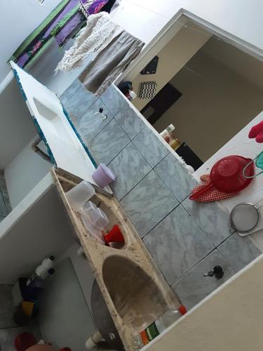 an overhead view of a kitchen with a floor at apartamento completo simples 5 minutos do moda center in Santa Cruz do Capibaribe
