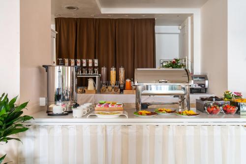Makanan di atau berdekatan hotel