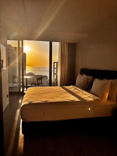 Postel nebo postele na pokoji v ubytování BOUMERDES PLAZA Hôtel & Spa