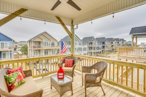 Fotografie z fotogalerie ubytování Surf City Home with Outdoor Shower Walk to Beach! v destinaci Surf City