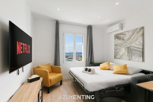 Televisyen dan/atau pusat hiburan di Azurenting - harbor view - roof-top
