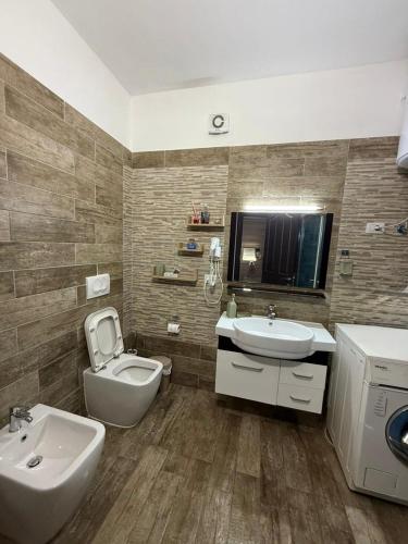 Ванна кімната в Coco Apartments