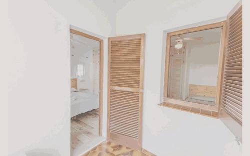 Ένα μπάνιο στο Modern Seaside Apartment in Menorca
