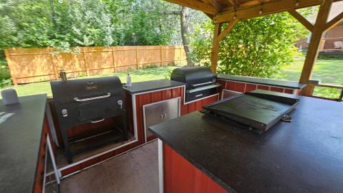 an outdoor kitchen with a grill and a stove at Urban Farmer House in Millman