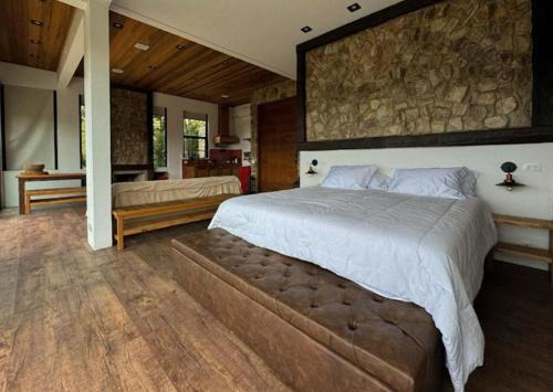 Letto o letti in una camera di Terraços das Estrelas - Refúgio a 3 km do centro de Gonçalves!