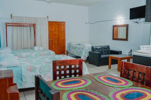 Ένα ή περισσότερα κρεβάτια σε δωμάτιο στο Hotel Doña Mary Huatulco