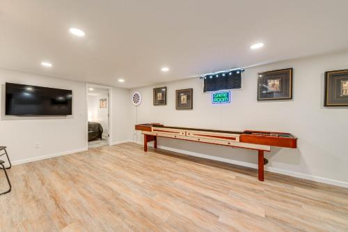 Η αίθουσα παιχνιδιών του 2 Mi to Dtwn Family Home in Cheyenne!