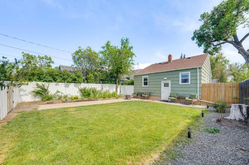 Κήπος έξω από το 2 Mi to Dtwn Family Home in Cheyenne!