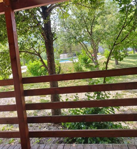 Taman di luar Holy Hills
