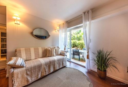 Saint Raphael appartement 4 étoiles neuf en rez de jardin privatif