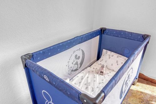 Ένα ή περισσότερα κρεβάτια σε δωμάτιο στο Blue Nest I Private Pool I BBQ I AC I Terrace