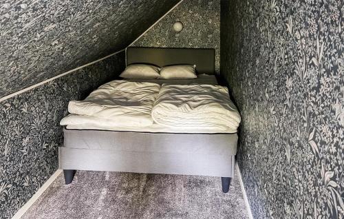 a small bedroom with a bed in a wall at Cozy Home In Dörarp With Sauna in Dörarp