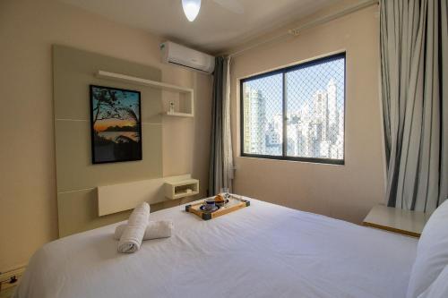 Una cama o camas en una habitación de BK91 - Próx Calçadão, Sacada, 3 Dorm, Garagem