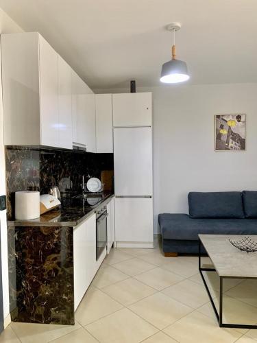 Fotografie z fotogalerie ubytování Curri Apartment in Twin Tower- modern Apartament 4 people, 3 min from the Beach v destinaci Shëngjin