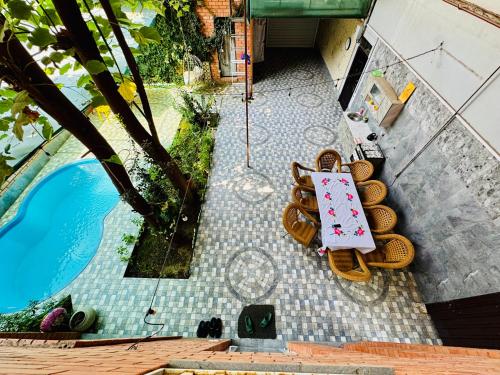 Kolam renang di atau dekat dengan Duplex80A