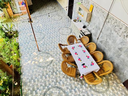 Taman di luar Duplex80A