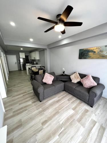 Ruang duduk di Condo ocean view one block Papas&beer Rosarito 1