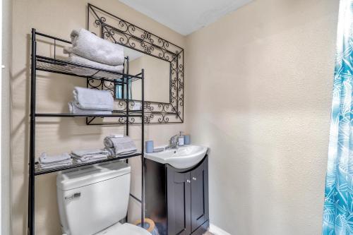 Et badeværelse på By the Bayou, Thanksgiving Stays Get 50 Gift Card