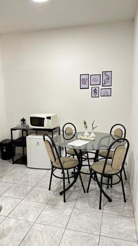 a dining room with a table and chairs at Suíte Central in Nova Friburgo