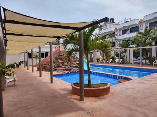 Hotel Real del Quijote a sólo 50 metros de la playaの敷地内または近くにあるプール