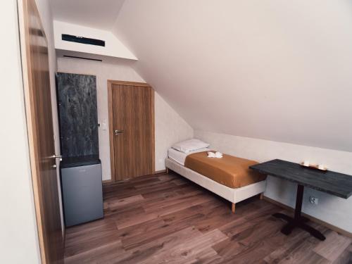 a small room with a bed and a table at Šilainė Glamping & SPA, Padel court in Oszkinie