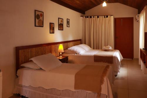 Katil atau katil-katil dalam bilik di Villa Tiê Paraty