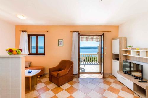 Two-Bedroom Apartment Crikvenica 5