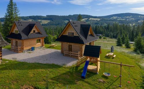 an aerial view of a cabin with a playground at Niedźwiedź nad Chochołowską in Witów