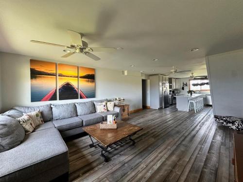 Χώρος καθιστικού στο Cache Vista Ranch Estate - Sleeps 32, Teton Views