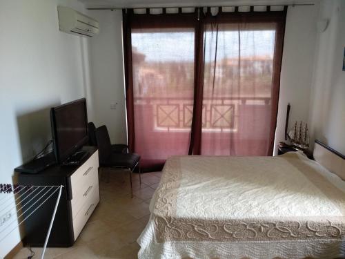 Postel nebo postele na pokoji v ubytování Oasis Resort&Spa Lozenets Studio 1-3