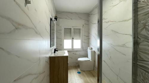 Ένα μπάνιο στο Apartamento céntrico