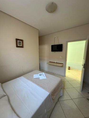 Katil atau katil-katil dalam bilik di Aruanã Palace Hotel