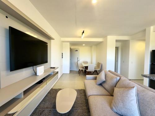 a living room with a couch and a flat screen tv at Apartamento nuevo de 2 habitaciones cerca de Asunción 511 in Luque