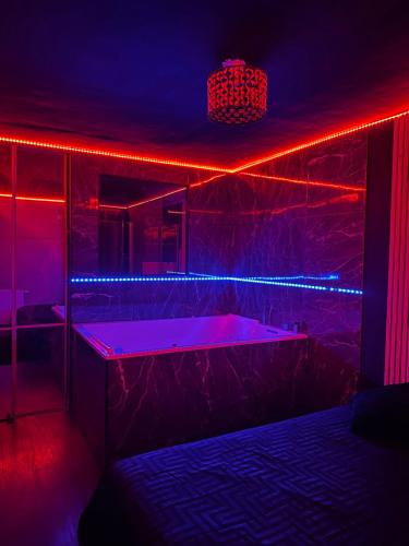 Φωτογραφία από το άλμπουμ του Appartement luxueux avec jacuzzi σε Cergy